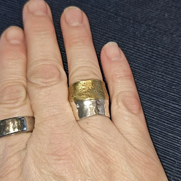 Silpada Rain Or Shine Brass and Silver Hammered Textured Ring. Size 7 - Picture 4 of 4